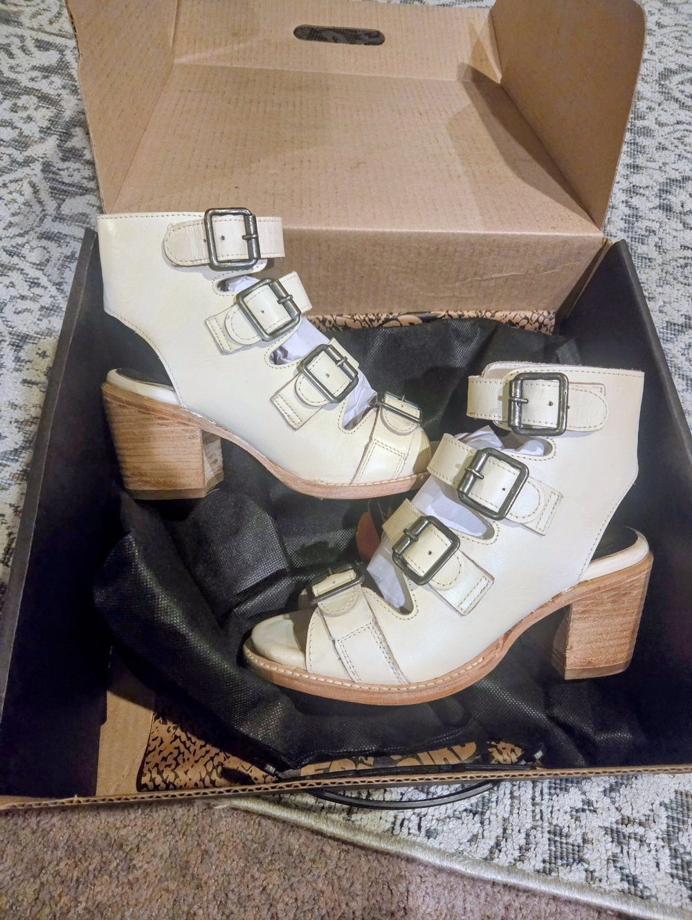 Freebird Quail Sandal Beige, NIB Runs Big!